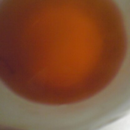 黒ウーロン茶にレモン果汁で作りました＾＾昼食のお供に飲みやすくて美味しかったです＾＾ごちそうさま＾＾